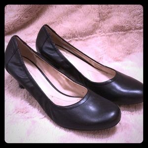 Naturalizer black heel pumps, size 8 1/2